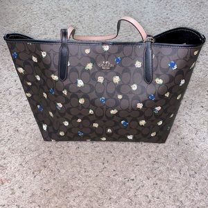 NWT Coach signature vintage rose city tote bag